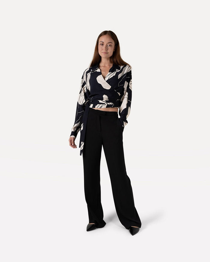 another label Antonia top Black river